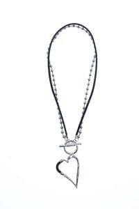 Halsband i silver och svart läder.