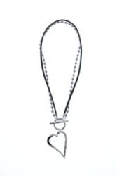 Halsband i silver och svart läder.